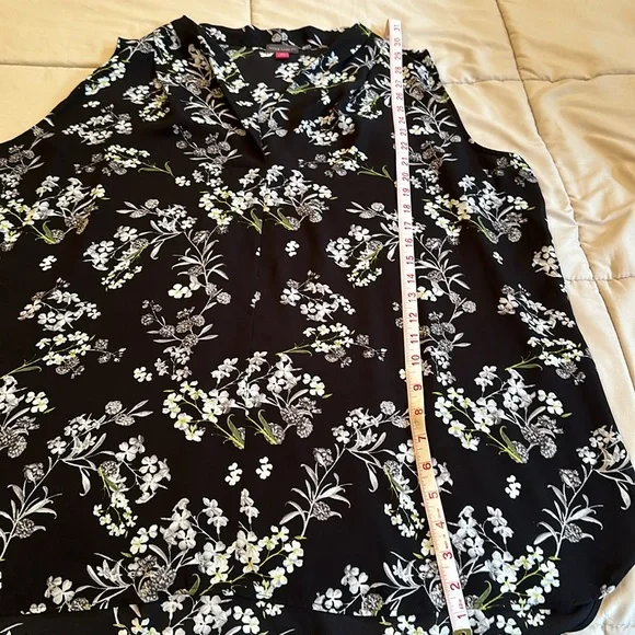 Vince Camuto Plus Size Women’s Sleeveless Tunic. Size 3x. Black with grey print. - Picture 5 of 7